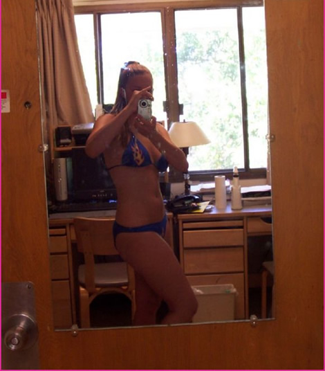 Desvergonzada chavala con tetas grandes