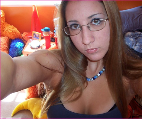 Desvergonzada chavala con tetas grandes