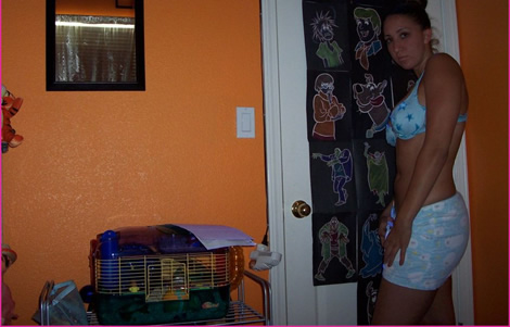 Desvergonzada chavala con tetas grandes