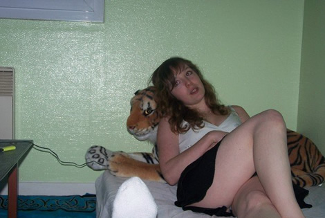 Jovencita con ricas tetas desnuda por webcam
