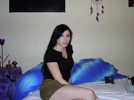Jovencita amateur con webcam en vivo