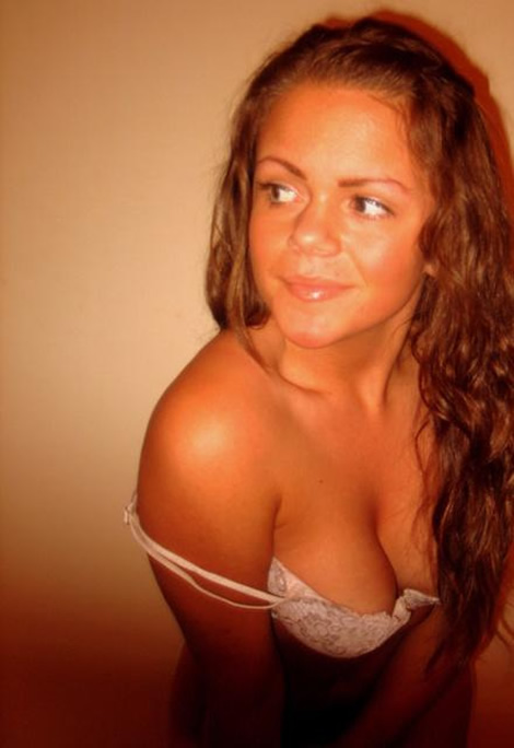 Una t�mida jovencita tetona