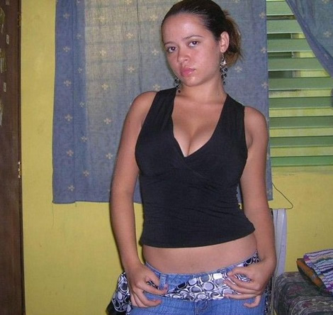 Latina cachonda se masturba el chocho