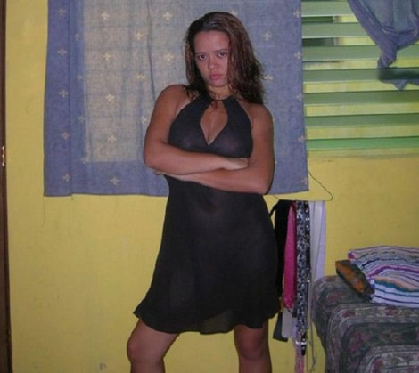 Latina cachonda se masturba el chocho