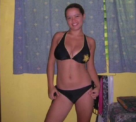 Latina cachonda se masturba el chocho