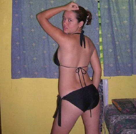 Latina cachonda se masturba el chocho