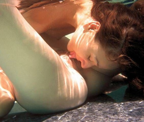 Putas lesbianas en la piscina