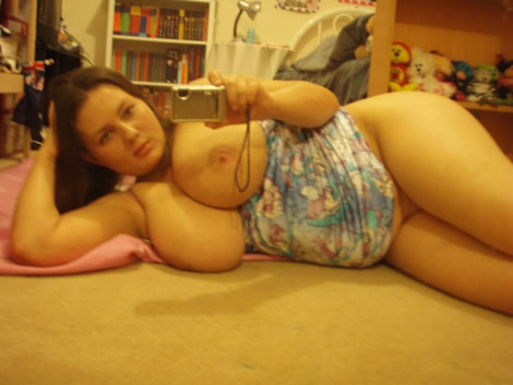 Marrana amateur se hace fotos caseras