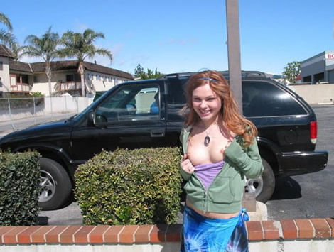 Guarra vecinita se desnuda en la calle