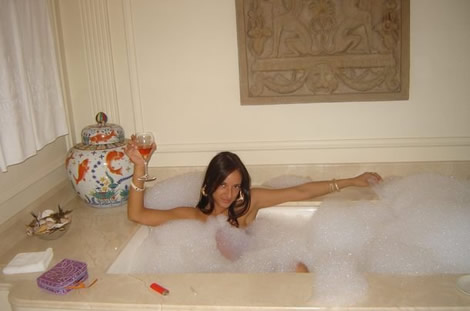 Zorra calentita en el jacuzzy