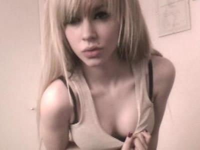 Rubia amateur en el chat de guarras
