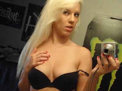 Rubia vecina con tetas grandes