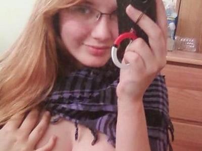 Ardiente chica rubia y sus pechos grandes